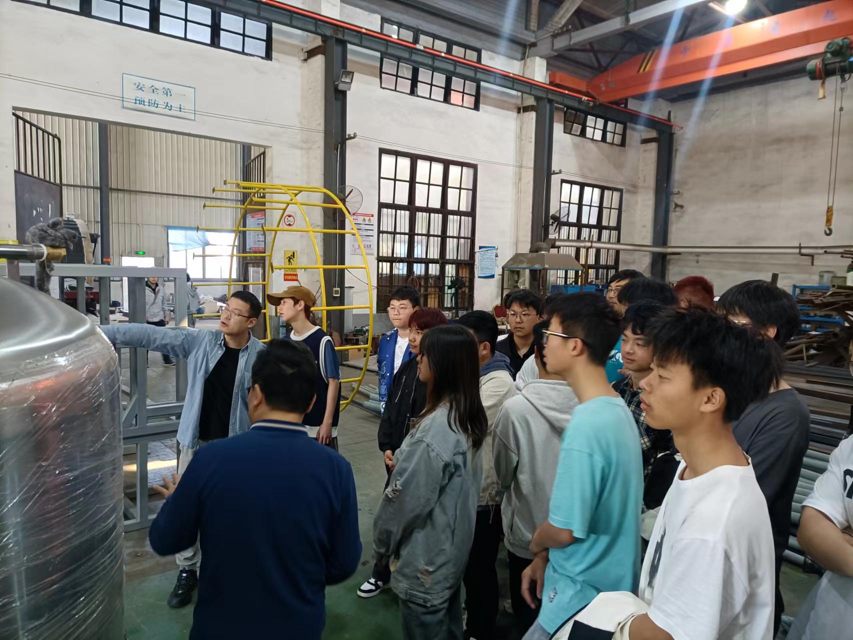 湖南工程学院近200名学生来如意平台认知实习